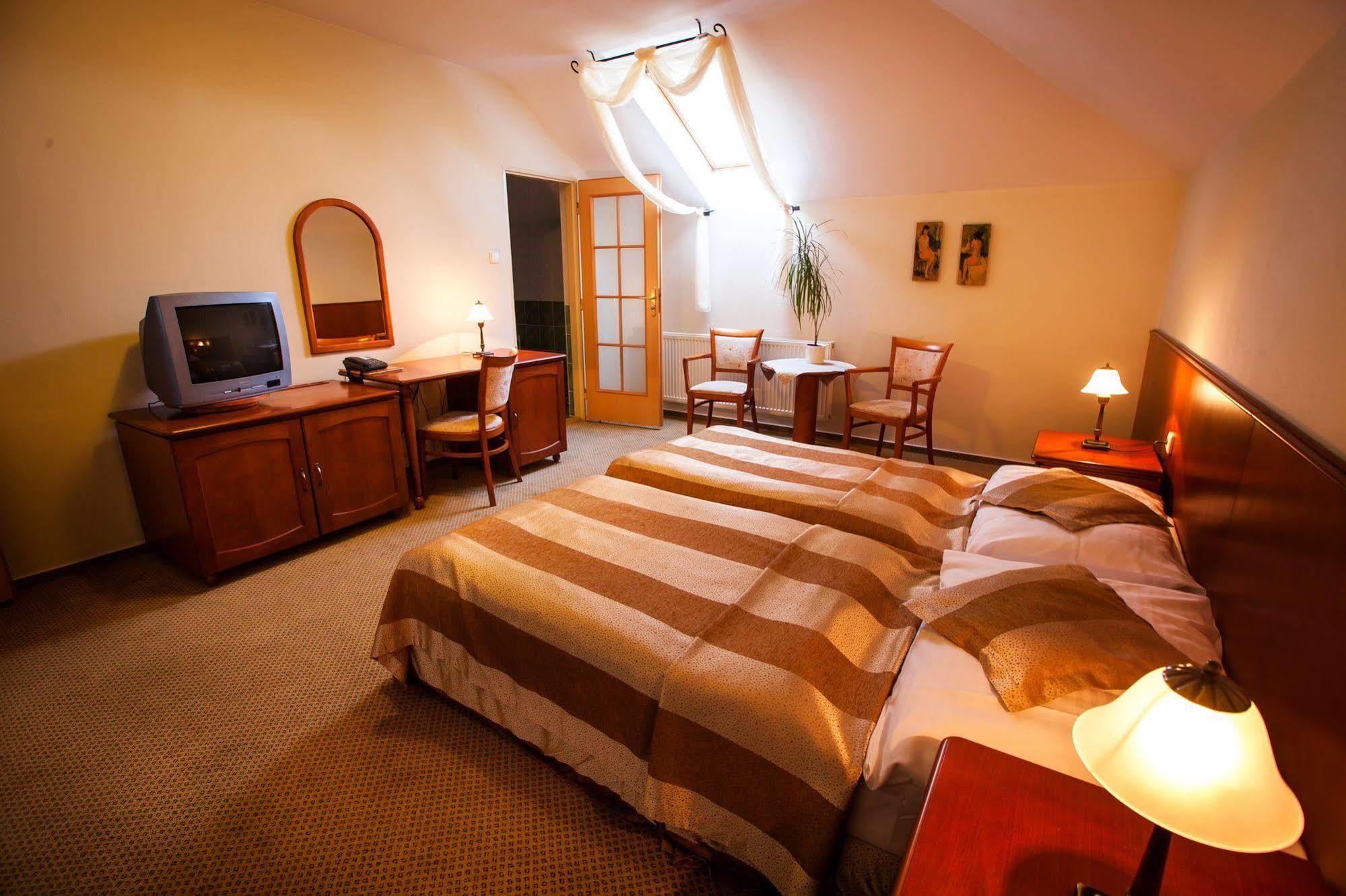 Park Hotel Tartuf Beladice Exterior photo