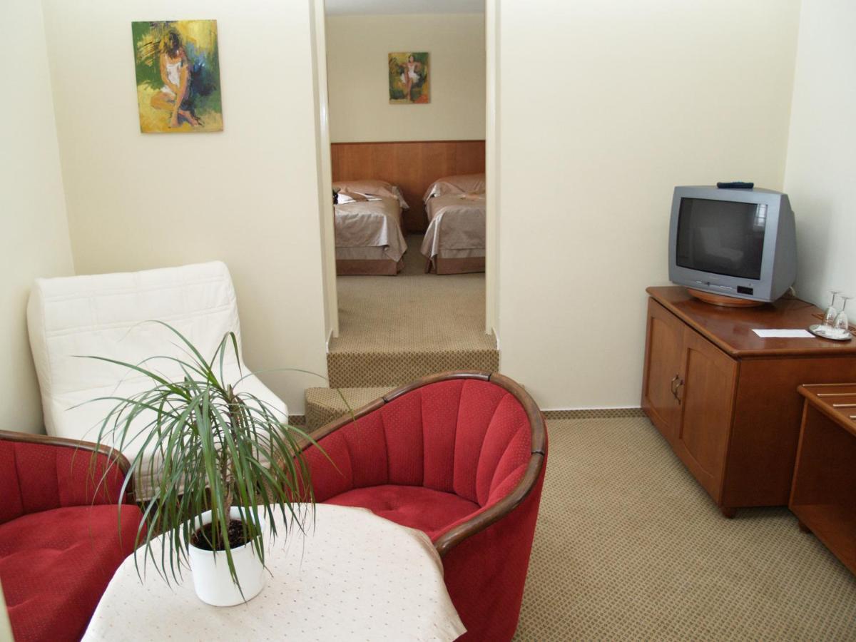 Park Hotel Tartuf Beladice Exterior photo